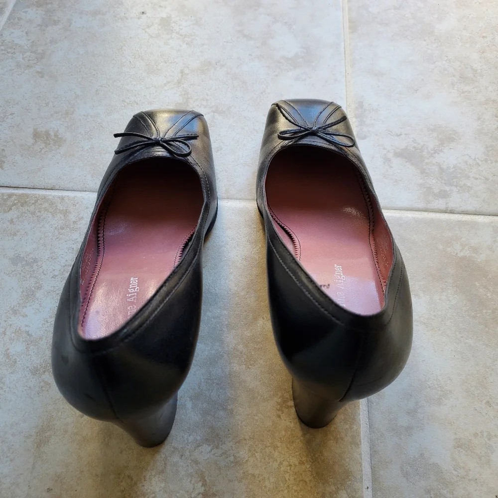 Etienne Aigner Black Leather Square-Toe Bow Pumps